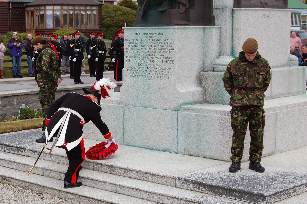 Falklands Governor lies wreath at Cenotaph