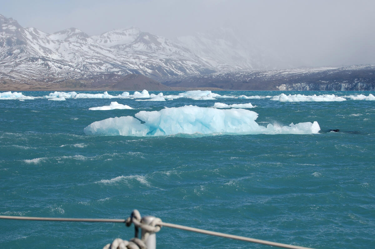 Bergs and wind